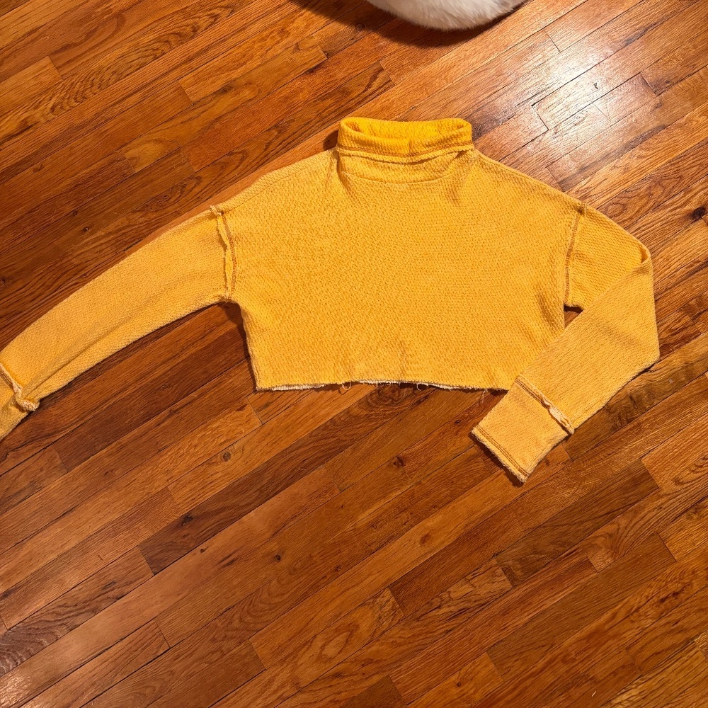 Urban Outfitters Cropped Yellow Distressed Long Sleeve S